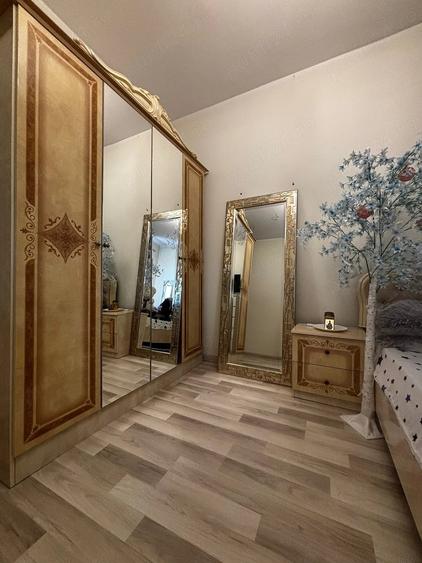 Apartament cu 3 camere decomandat în 1 Decembrie
