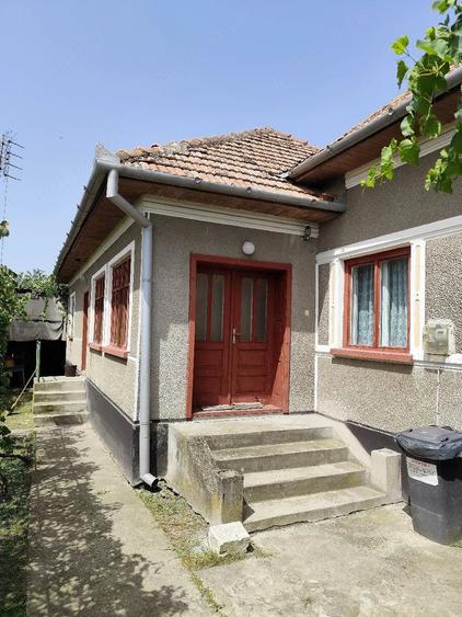 Casă cu 3 camere cu Teren 1600 Mp în Bacea
