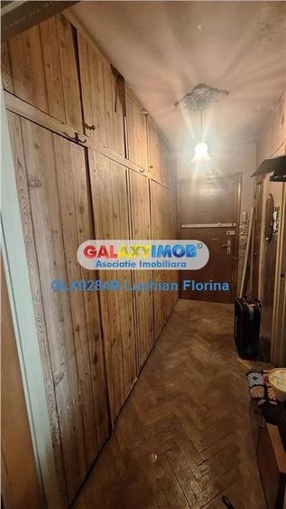 Apartament cu 3 camere semidecomandat în Drumul Taberei