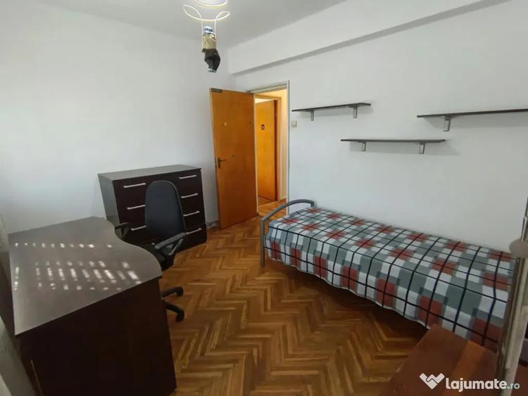 Apartament cu 3 camere decomandat în Săsar