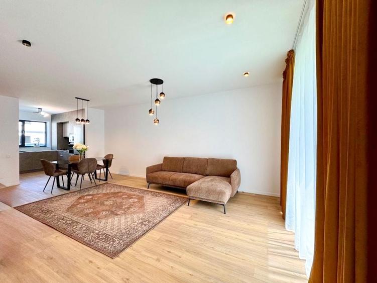 Apartament cu 4 camere decomandat, mobilat în Central