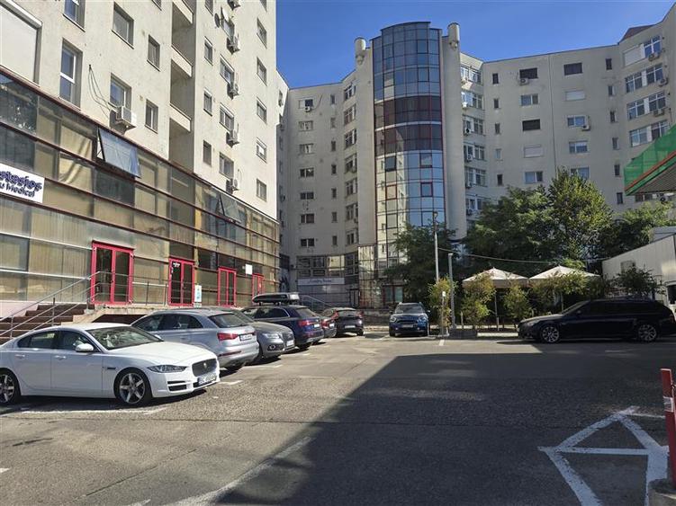 Apartament cu 2 camere semidecomandat, mobilat în 9 Mai