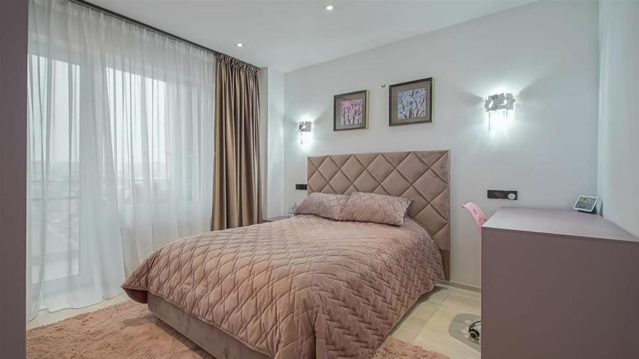 Apartament cu 4 camere decomandat, mobilat în Tractorul