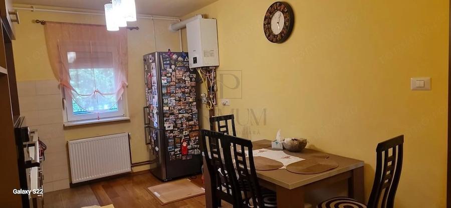 Apartament cu 4 camere decomandat în Aradului