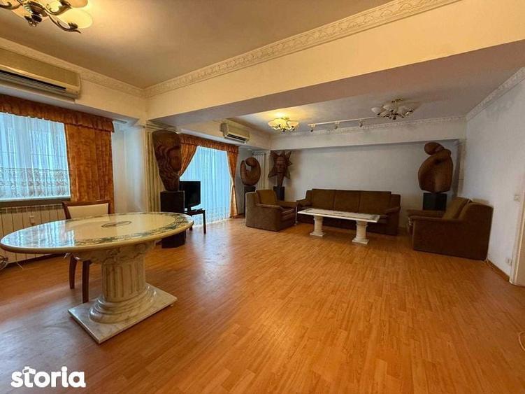 Apartament cu 3 camere decomandat în Titan