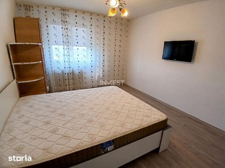 Apartament cu 3 camere semidecomandat în Podu Roș