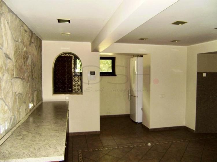 Apartament cu 5 camere în P-ța Dorobanți
