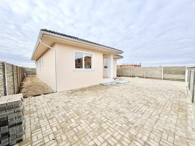 Casă individuală cu 4 camere cu Canalizare în Moșnița Nouă