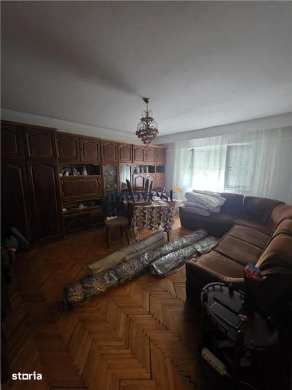 Apartament cu 3 camere decomandat în Central