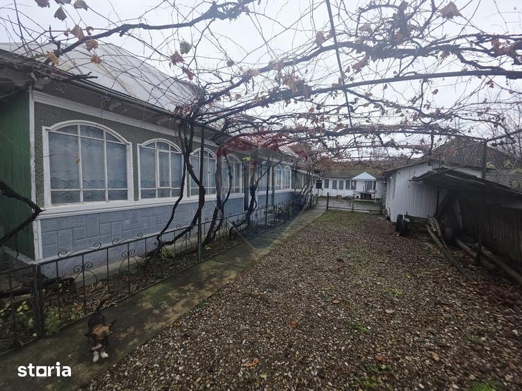 Casa / Vila cu 4 camere de vanzare - 3
