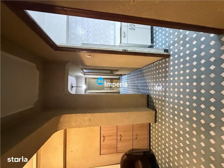 Apartament cu 3 camere decomandat în Podul de Fier