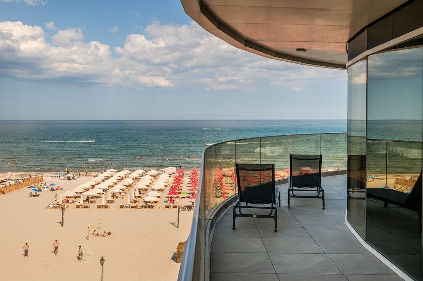 Apartament cu 3 camere decomandat în Mamaia-Sat