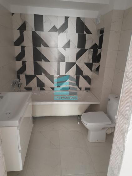 Apartament cu 4 camere decomandat în Titan