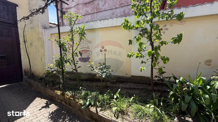 Casă cu 6 camere cu Teren 687 Mp în Central