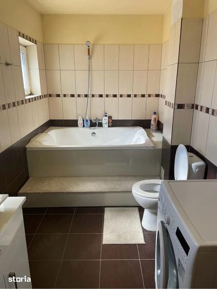 Apartament cu 3 camere semidecomandat în Dumbrăvița