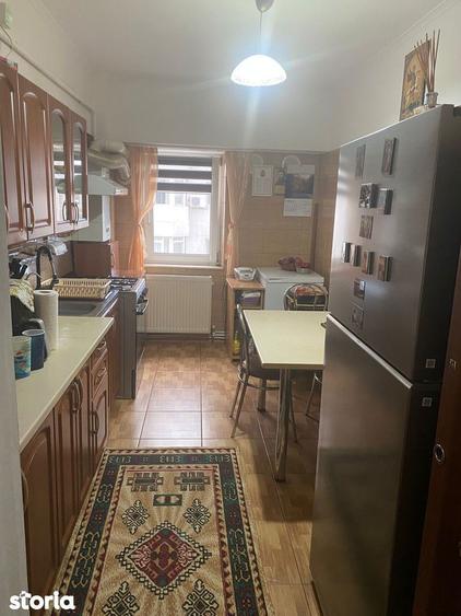 Apartament cu 2 camere decomandat în Km 5