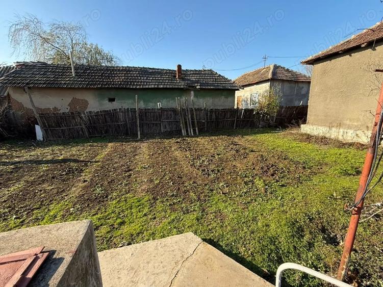 Casă cu 3 camere cu Teren 1792 Mp în Cioroboreni