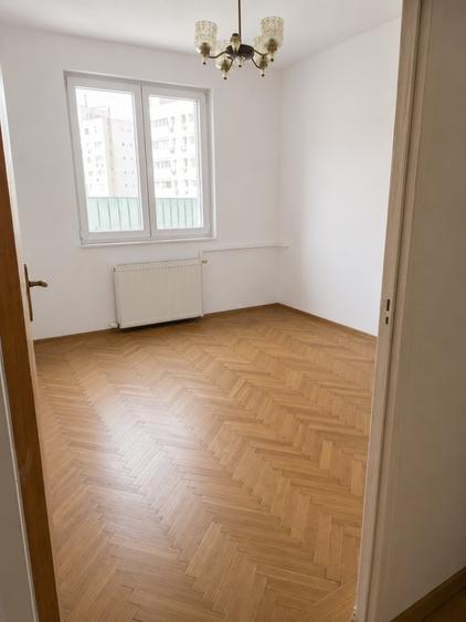 Apartament cu 3 camere decomandat în Dristor