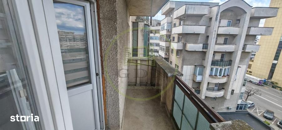 Apartament cu 3 camere decomandat, mobilat în Calea București