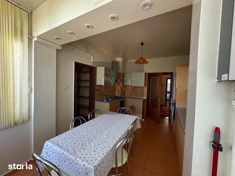Apartament cu 3 camere decomandat în Central
