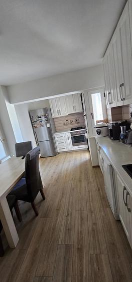 Apartament cu 4 camere decomandat în Calea Dumbrăvii