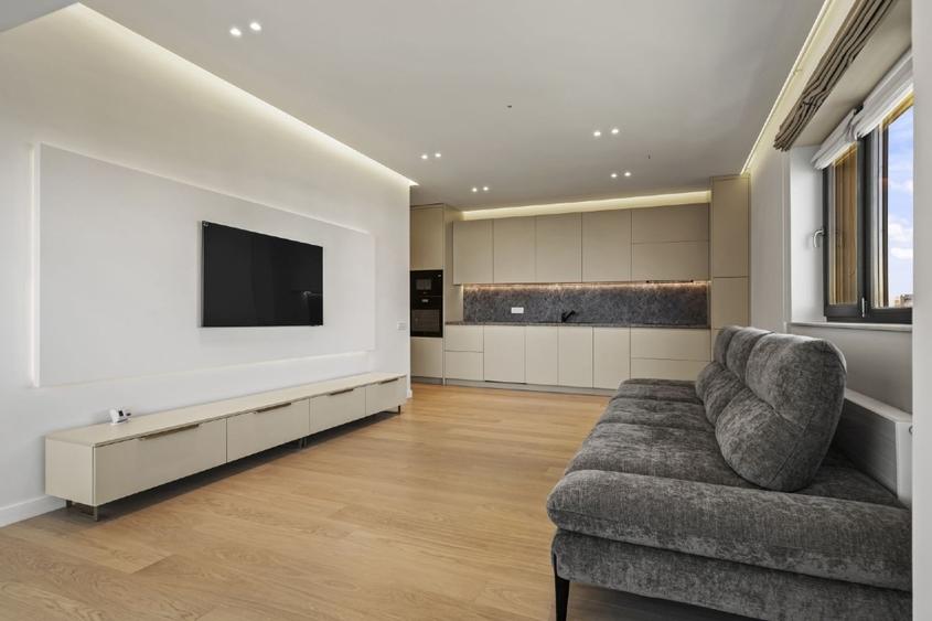 Apartament cu 3 camere decomandat, mobilat în Central