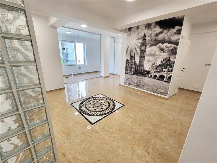 Apartament cu 4 camere decomandat în Sisești