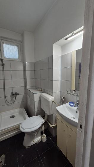 Garsonieră nedecomandată, mobilată în CET