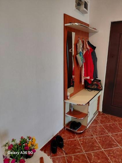 Apartament cu 3 camere decomandat în Exterior Vest