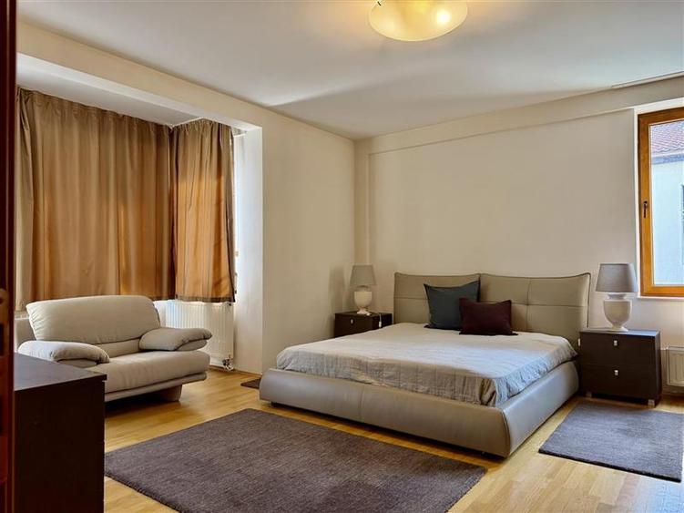Apartament cu 4 camere semidecomandat, mobilat în Șoseaua Nordului