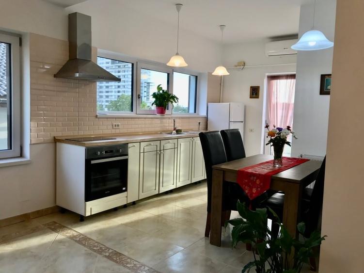 Apartament cu 3 camere decomandat, mobilat în Torontalului