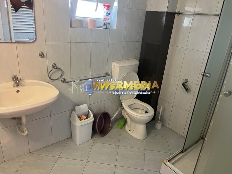 Casă individuală cu 4 camere cu Canalizare în Cetate
