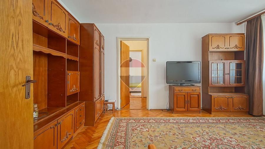Apartament cu 2 camere semidecomandat în Centrul Civic