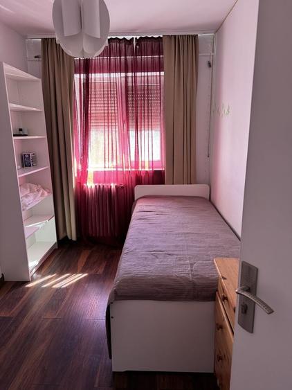Apartament cu 3 camere semidecomandat în Decebal