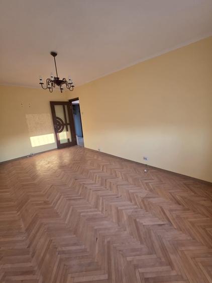 Apartament cu 3 camere decomandat în Rogerius