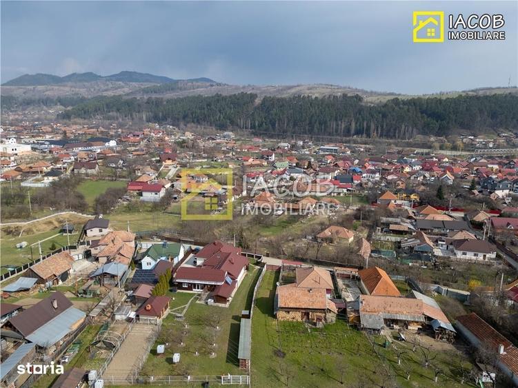 Casă cu 4 camere decomandat cu Teren 3762 Mp în Coman