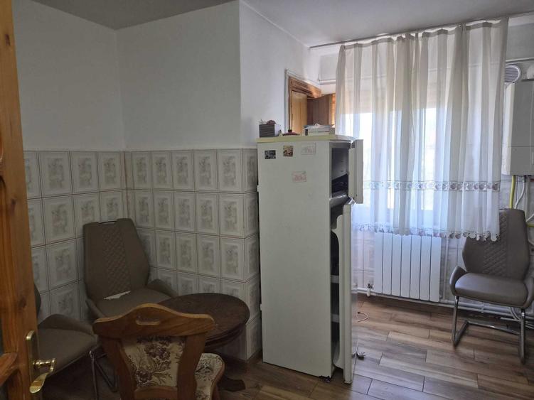 Apartament cu 3 camere decomandat în Exterior Vest