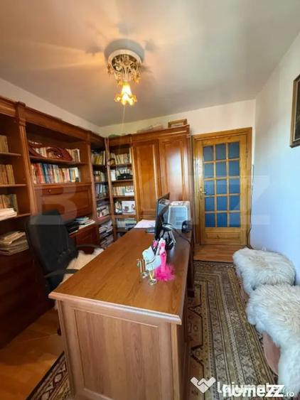 Apartament cu 4 camere, decomandat, zona 9 Mai - 2