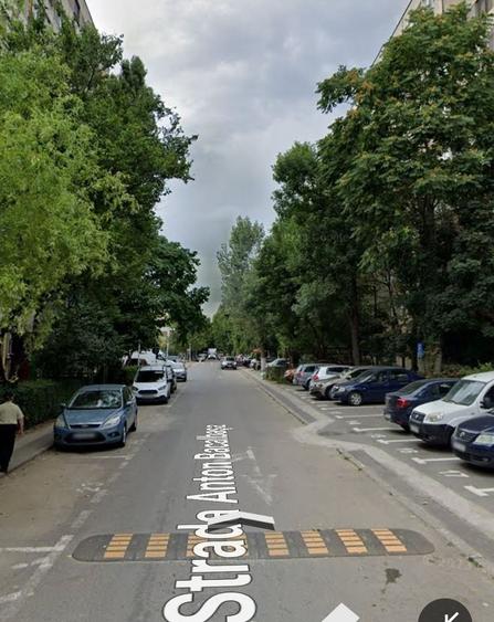Apartament cu 3 camere semidecomandat în Berceni