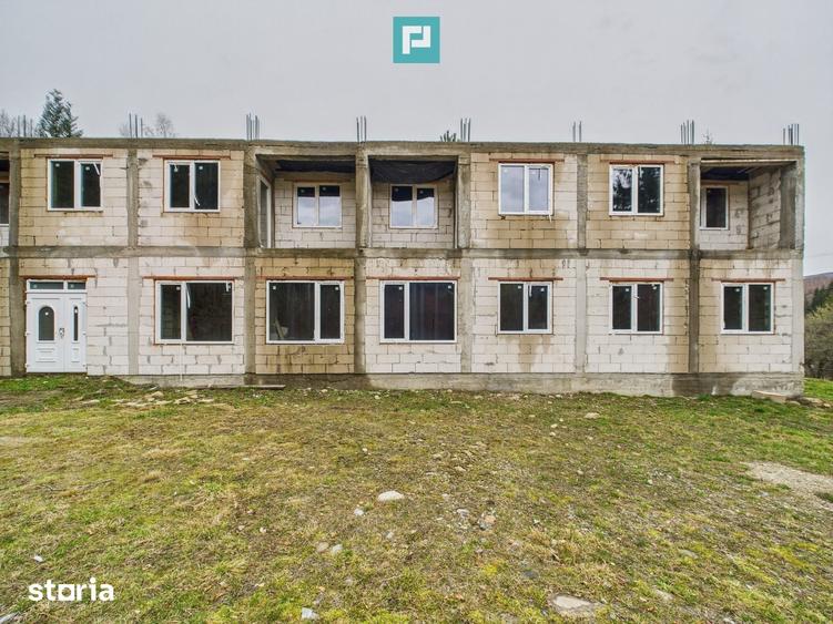 Casă cu Teren 990 Mp în Zăvoi