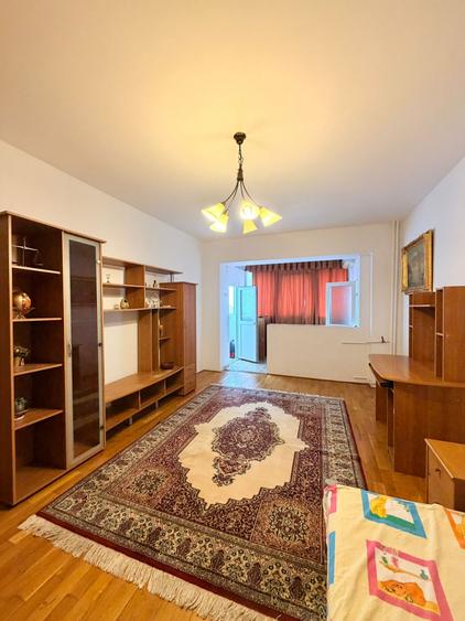 Apartament cu 3 camere decomandat, mobilat în Costin Georgian