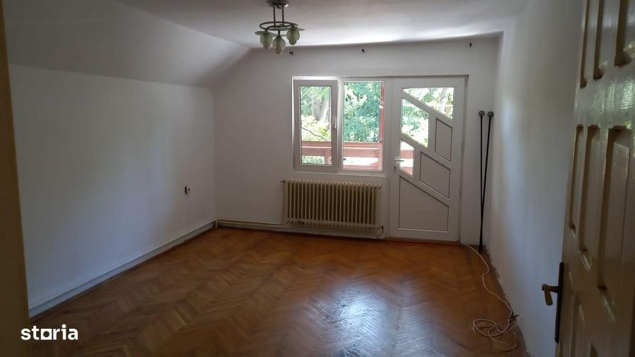 Casă cu 4 camere în Ostroveni