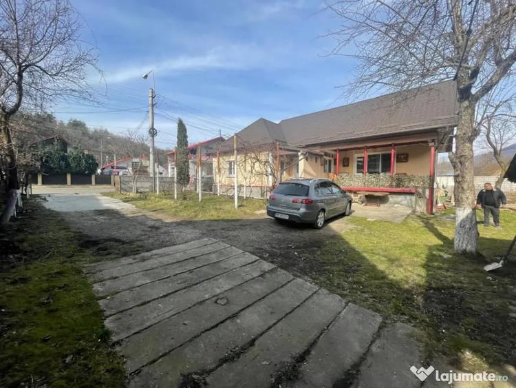 Casă cu 3 camere cu Teren 350 Mp în Ferneziu