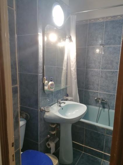Apartament cu 3 camere decomandat în Far