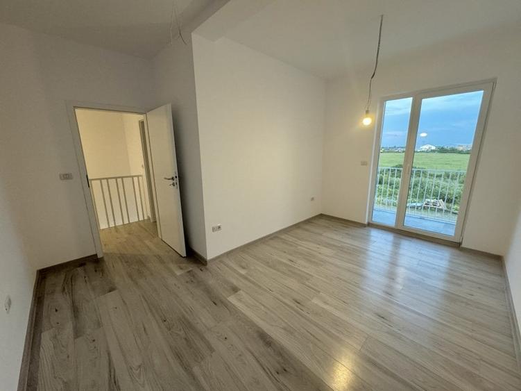Duplex cu 4 camere cu Canalizare în Remetea Mare