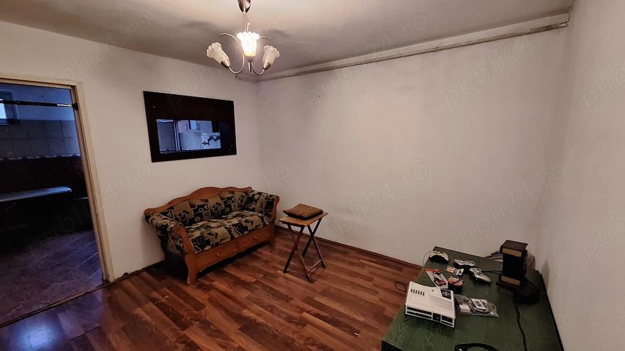 Apartament cu 4 camere semidecomandat în Mărăței