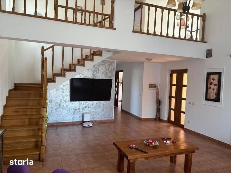 Casă cu 4 camere cu Teren 195 Mp în Central