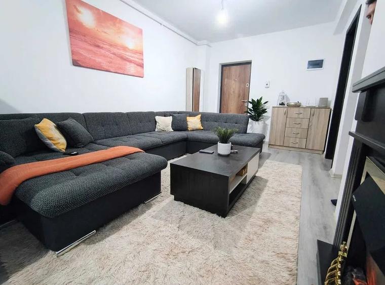 Apartament cu 2 camere semidecomandat, mobilat în Tractorul