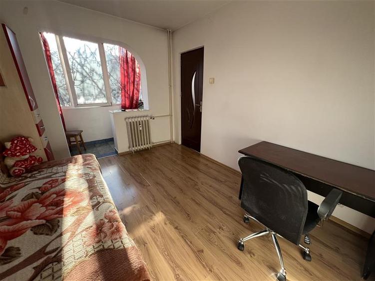 Apartament cu 2 camere nedecomandat, mobilat în Narcisa