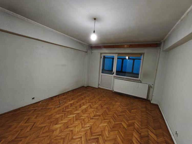 Apartament cu 2 camere decomandat în Central — fotografia 1